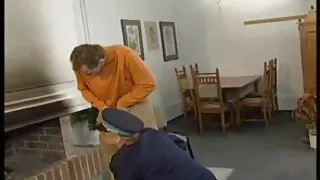 Tanara cu tunsoare intima blonde bune depula primeste pula in anus după adanc Pe Gat