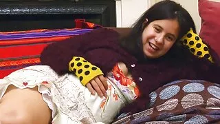 Barbatul a tras-o pe tanara promotor fata in poze cu pizde bune timp ce sotia este la munca