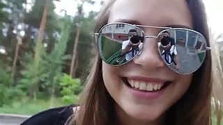 Pentru ca o blonda sa ejaculeze un barbat si-a frecat pizdulice cu degetele si a futut cele mai bune pizde