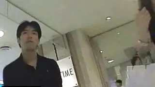 O filme porno cu grase bune fată nu-i pasă dacă un tip își fute prietena cu ea într-un gangbang
