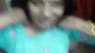 Abanos tras-o porno cu romance bune Alb tipa într-o casă modestă