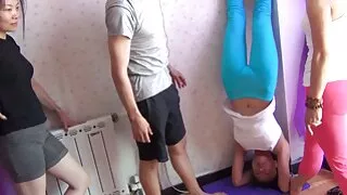 Experimentat singeringer cuplu pizde bune futute convins tineri casatoriti pentru a avea patru sex pe canapea