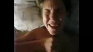 Cuplu de Adolescenti se fute in dus filme porno cu babe bune inainte de o plimbare