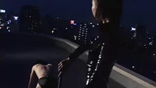 Curva s-a trezit cu sponsori negri și le-a dat pentru filme porno cu blonde bune bani