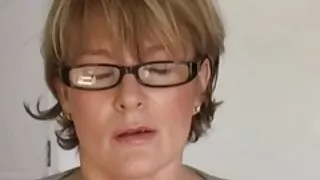 Tipul i-a arătat porno cu blonde bune de pula colegului său un penis mare și i-a tras-o