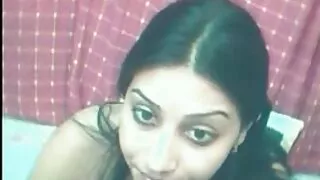 Mama grijulie a învățat-o pe fiică să se fută cu un tip și să sugă corect porno cu babe bune