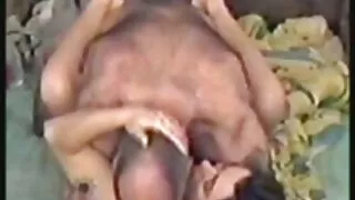 Dark-hued plantat pe o mare manmeat youthfull menajeră în ciorapi filme porno cu brunete bune de dama